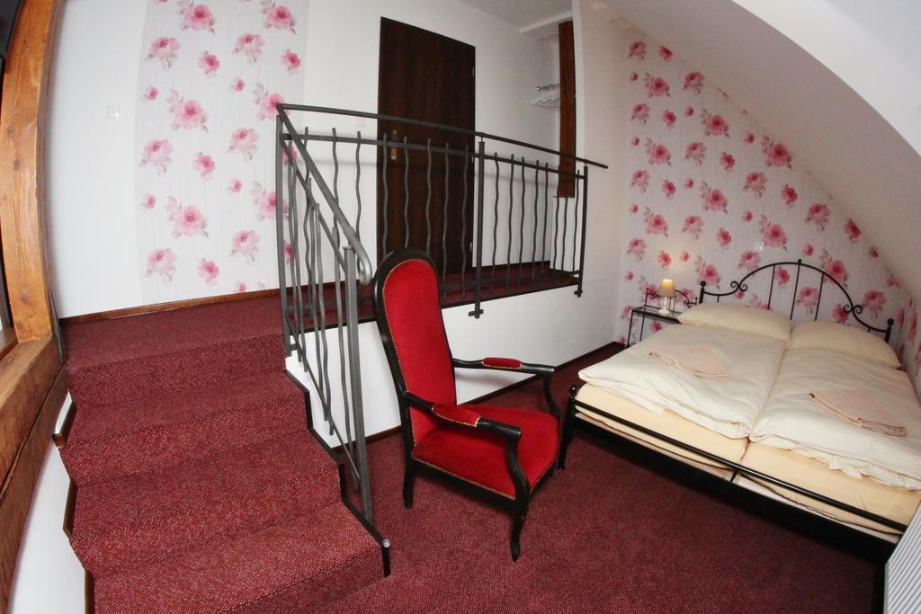 Hotel Penzion Kasper Cyklopenzion à Jindřichův Hradec Extérieur photo