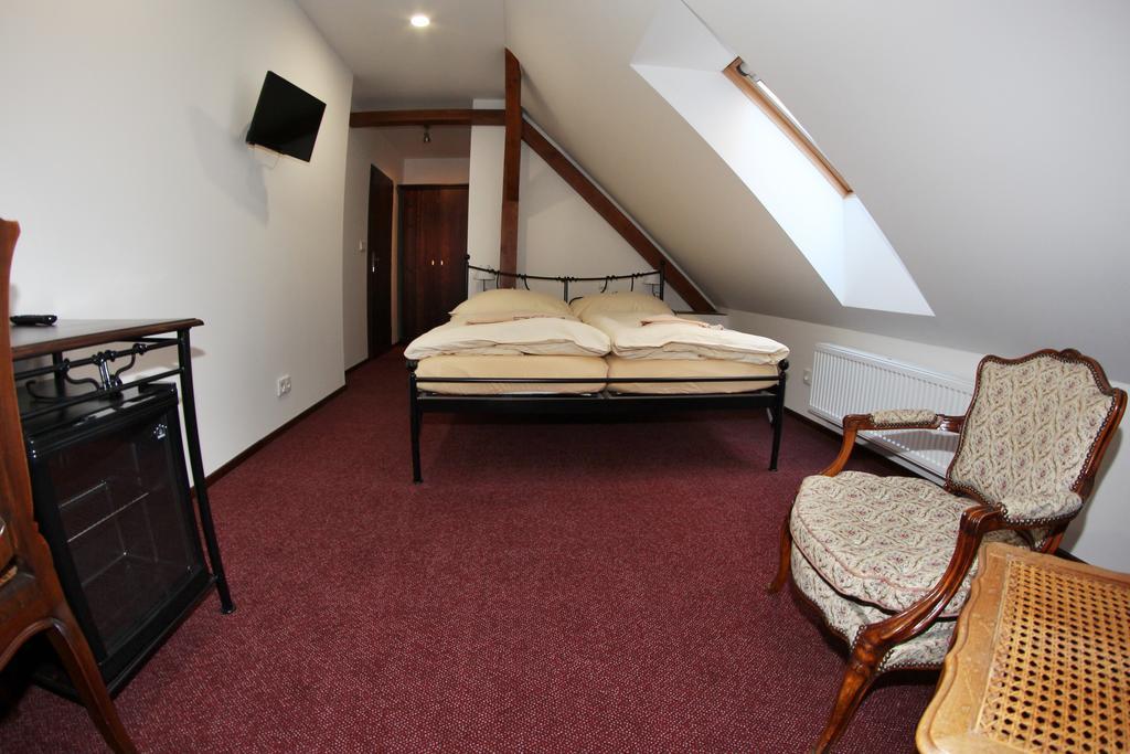 Hotel Penzion Kasper Cyklopenzion à Jindřichův Hradec Extérieur photo